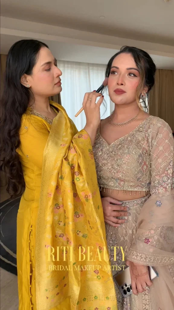 riti-beauty-bridal-makeup-session-mumbai Riti Beauty providing bridal makeup services for a bride in Mumbai